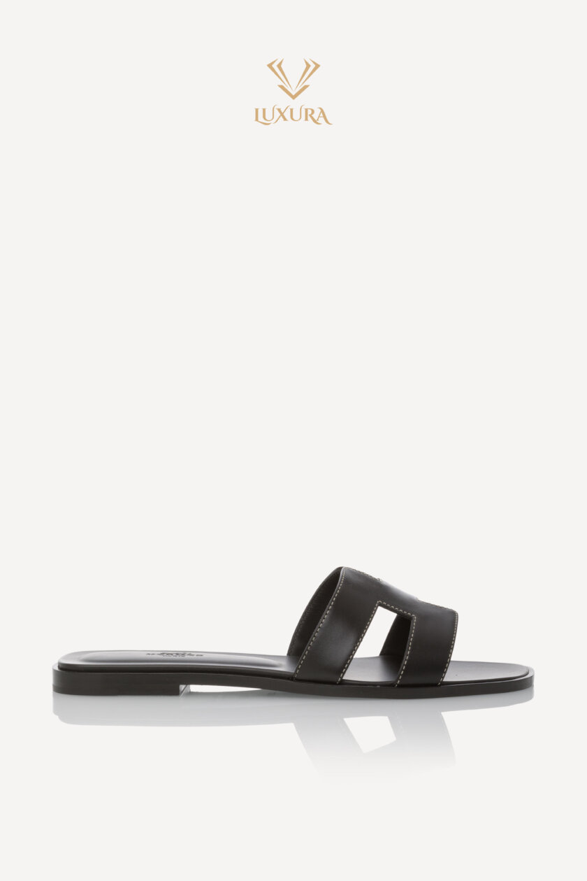 <span style="font-size: 10px; color: rgb(101, 101, 101);letter-spacing: .15em;">HARD TO FIND</span><br><strong> HERMES </strong><br><div style="margin-top:10px; font-size:16px;">Oran Sandal Black 39 (true size 38 )</div><br> - Image 9