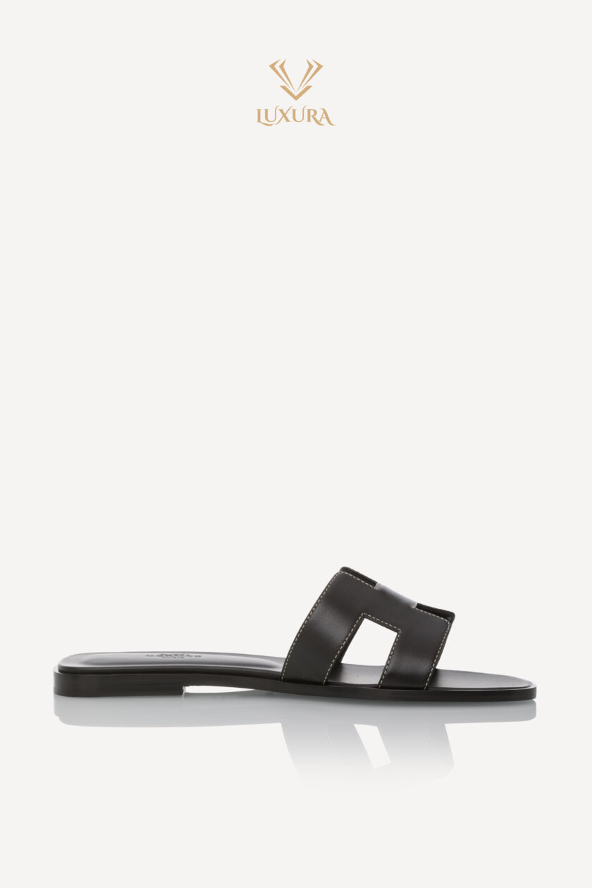 <span style="font-size: 10px; color: rgb(101, 101, 101);letter-spacing: .15em;">HARD TO FIND</span><br><strong> HERMES </strong><br><div style="margin-top:10px; font-size:16px;">Oran Sandal Black 39 (true size 38 )</div><br> - Image 10