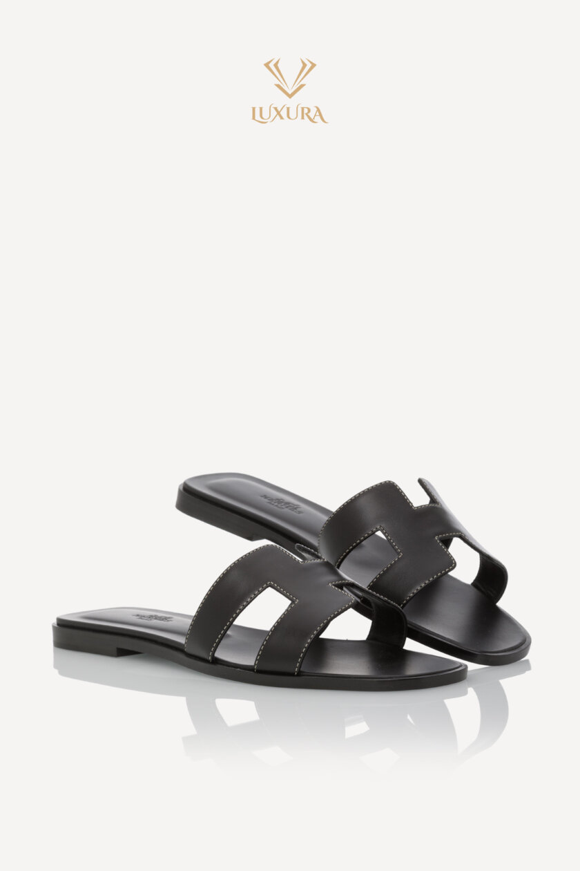 <span style="font-size: 10px; color: rgb(101, 101, 101);letter-spacing: .15em;">HARD TO FIND</span><br><strong> HERMES </strong><br><div style="margin-top:10px; font-size:16px;">Oran Sandal Black 39 (true size 38 )</div><br> - Image 3