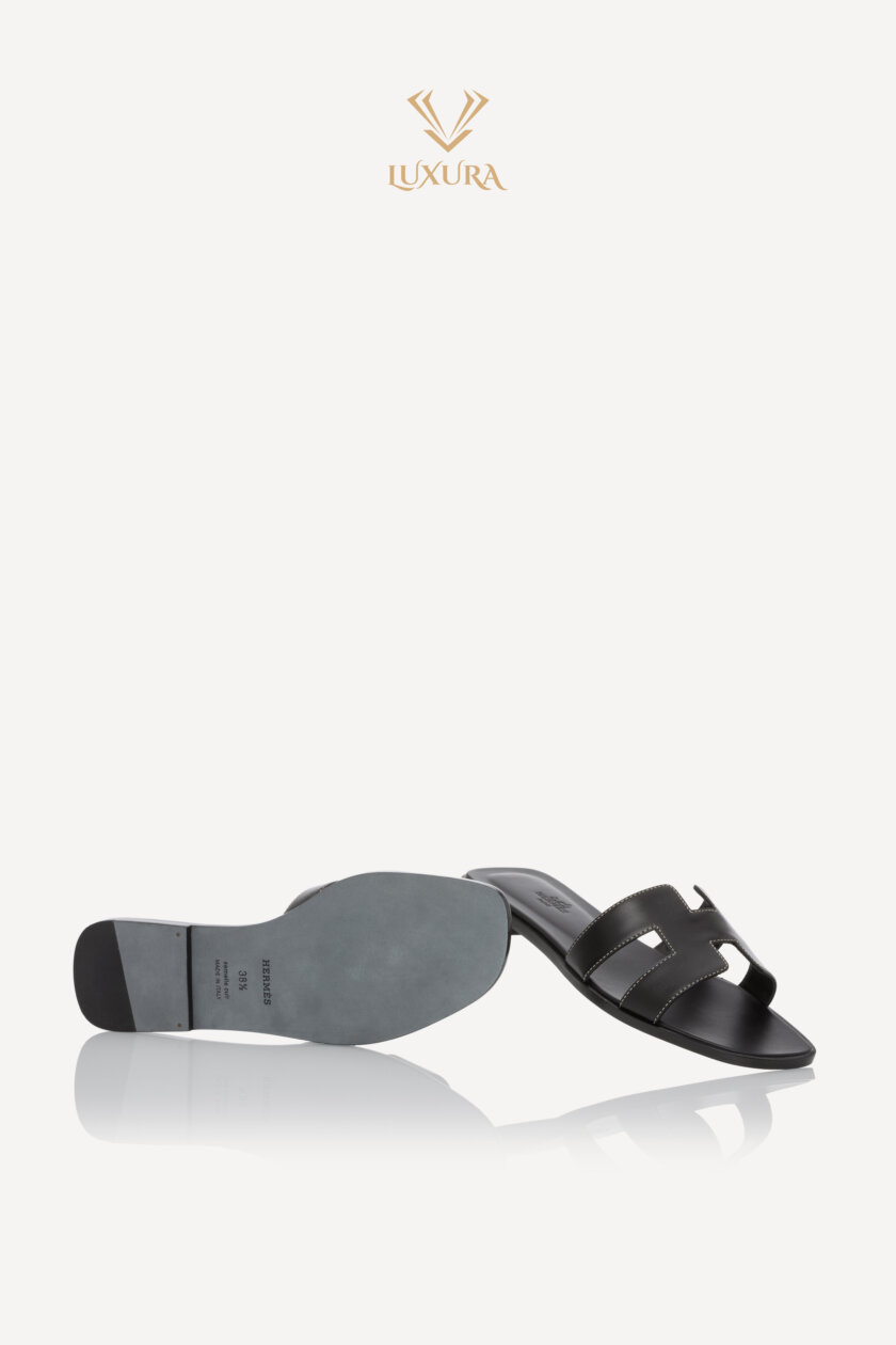 <span style="font-size: 10px; color: rgb(101, 101, 101);letter-spacing: .15em;">HARD TO FIND</span><br><strong> HERMES </strong><br><div style="margin-top:10px; font-size:16px;">Oran Sandal Black 39 (true size 38 )</div><br> - Image 13