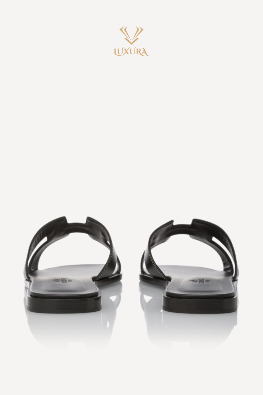 <span style="font-size: 10px; color: rgb(101, 101, 101);letter-spacing: .15em;">HARD TO FIND</span><br><strong> HERMES </strong><br><div style="margin-top:10px; font-size:16px;">Oran Sandal Black 39 (true size 38 )</div><br> - Image 5
