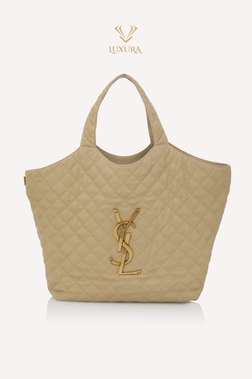 <span style="font-size: 10px; color: rgb(101, 101, 101);letter-spacing: .15em;">NEW COLLECTION</span><br><strong> SAINT LAURENT </strong><br><div style="margin-top:10px; font-size:16px;"> ICare Bag in Quilted Nubuck Suede Beige</div><br>