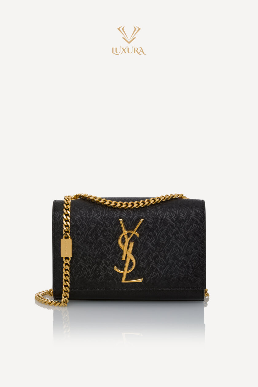 <span style="font-size: 10px; color: rgb(101, 101, 101);letter-spacing: .15em;">IN TENDINTE</span><br><strong> SAINT LAURENT </strong><br><div style="margin-top:10px; font-size:16px;">Kate Mini in Grain de Poudre Embossed Leather Black</div><br>