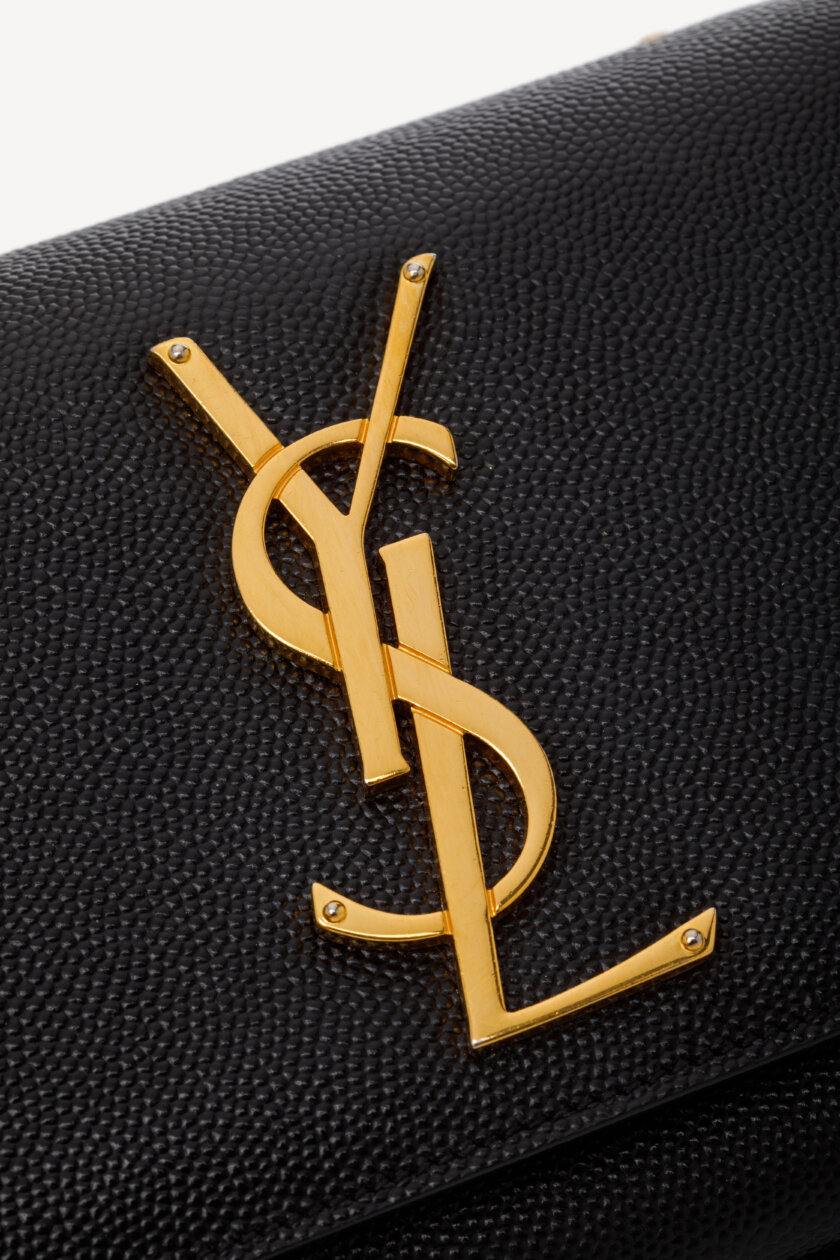 <span style="font-size: 10px; color: rgb(101, 101, 101);letter-spacing: .15em;">IN TENDINTE</span><br><strong> SAINT LAURENT </strong><br><div style="margin-top:10px; font-size:16px;">Kate Mini in Grain de Poudre Embossed Leather Black</div><br> - Image 14