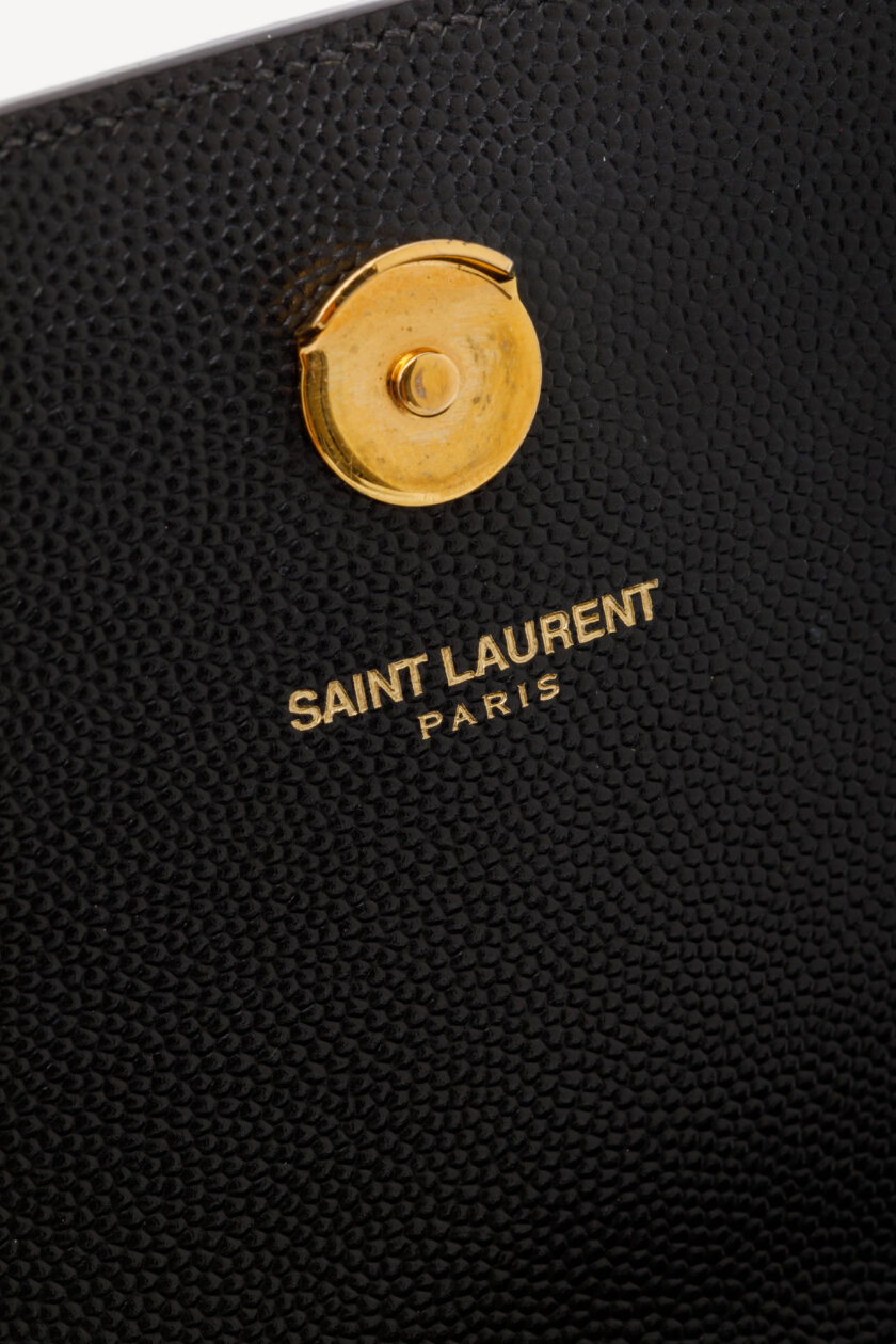 <span style="font-size: 10px; color: rgb(101, 101, 101);letter-spacing: .15em;">IN TENDINTE</span><br><strong> SAINT LAURENT </strong><br><div style="margin-top:10px; font-size:16px;">Kate Mini in Grain de Poudre Embossed Leather Black</div><br> - Image 15