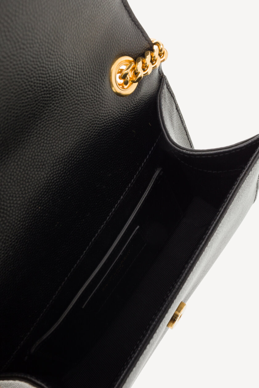 <span style="font-size: 10px; color: rgb(101, 101, 101);letter-spacing: .15em;">IN TENDINTE</span><br><strong> SAINT LAURENT </strong><br><div style="margin-top:10px; font-size:16px;">Kate Mini in Grain de Poudre Embossed Leather Black</div><br> - Image 10