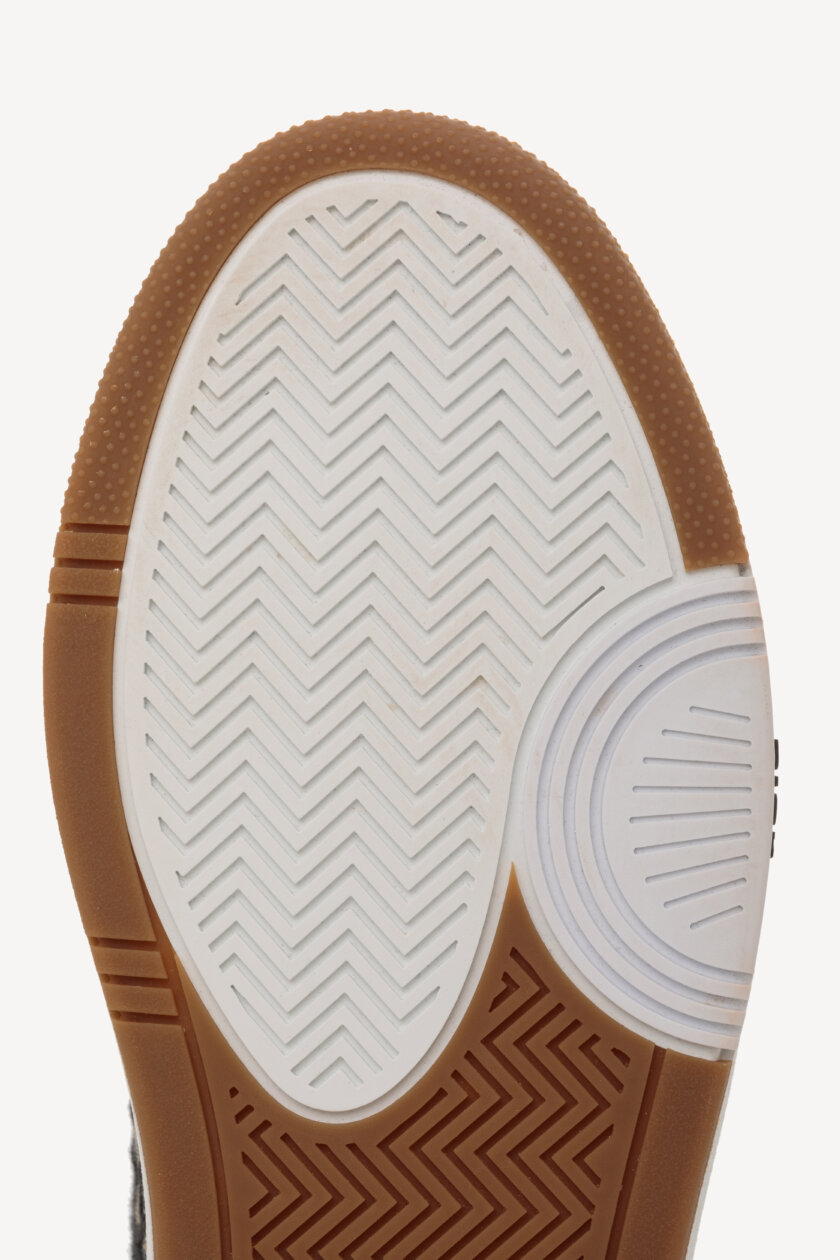 <span style="font-size: 10px; color: rgb(101, 101, 101);letter-spacing: .15em;">BEST DEAL</span><br><strong> DIOR </strong><br><div style="margin-top:10px; font-size:16px;">B57 Uptown Low-Top Sneaker 43</div><br> - Image 15