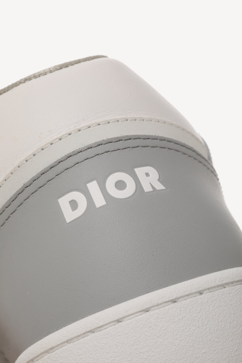 <span style="font-size: 10px; color: rgb(101, 101, 101);letter-spacing: .15em;">BEST DEAL</span><br><strong> DIOR </strong><br><div style="margin-top:10px; font-size:16px;">B57 Uptown Low-Top Sneaker 43</div><br> - Image 11