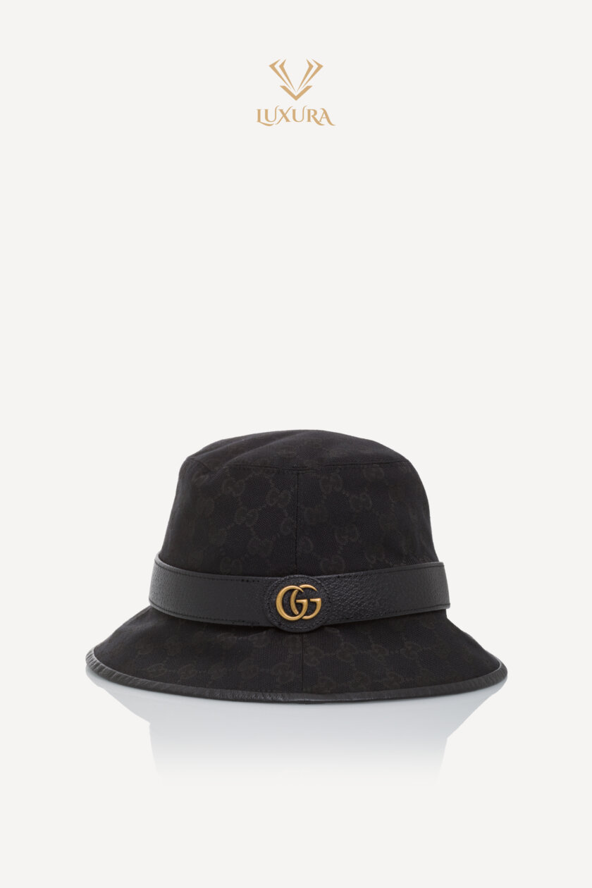 <span style="font-size: 10px; color: rgb(101, 101, 101);letter-spacing: .15em;">HARD TO FIND</span><br><strong> GUCCI </strong><br><div style="margin-top:10px; font-size:16px;">GG Canvas Bucket Hat in Black GG Canvas M 58 cm</div><br>