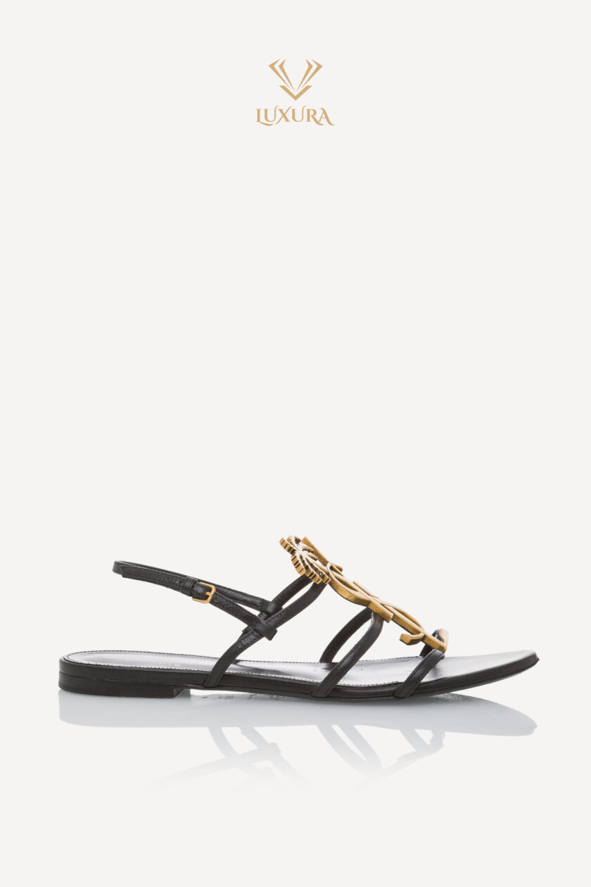 <span style="font-size: 12px; color: rgb(101, 101, 101);letter-spacing: .15em;">BEST DEAL </span><br><strong> SAINT LAURENT </strong><br><div style="margin-top:10px; margin-bottom:30px; font-size:16px;">Cassandra Black Leather Logo Slingback Sandals 38.5</div>