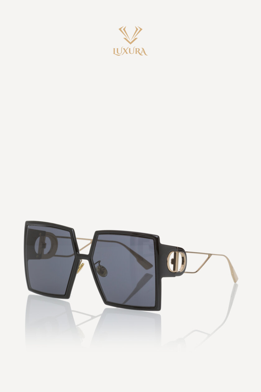 <span style="font-size: 10px; color: rgb(101, 101, 101);letter-spacing: .15em;">BEST DEAL </span><br><strong> DIOR</strong><br><div style="margin-top:10px; font-size:16px;">30 Montaigne SU Oversized Square Sunglasses Black</div><br>