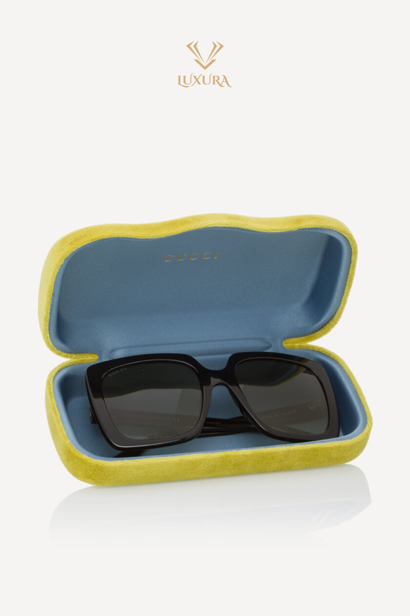 <span style="font-size: 10px; color: rgb(101, 101, 101);letter-spacing: .15em;">BEST DEAL</span><br><strong> GUCCI </strong><br><div style="margin-top:10px; font-size:16px;">Square Sunglasses Black Silver</div><br> - Image 3