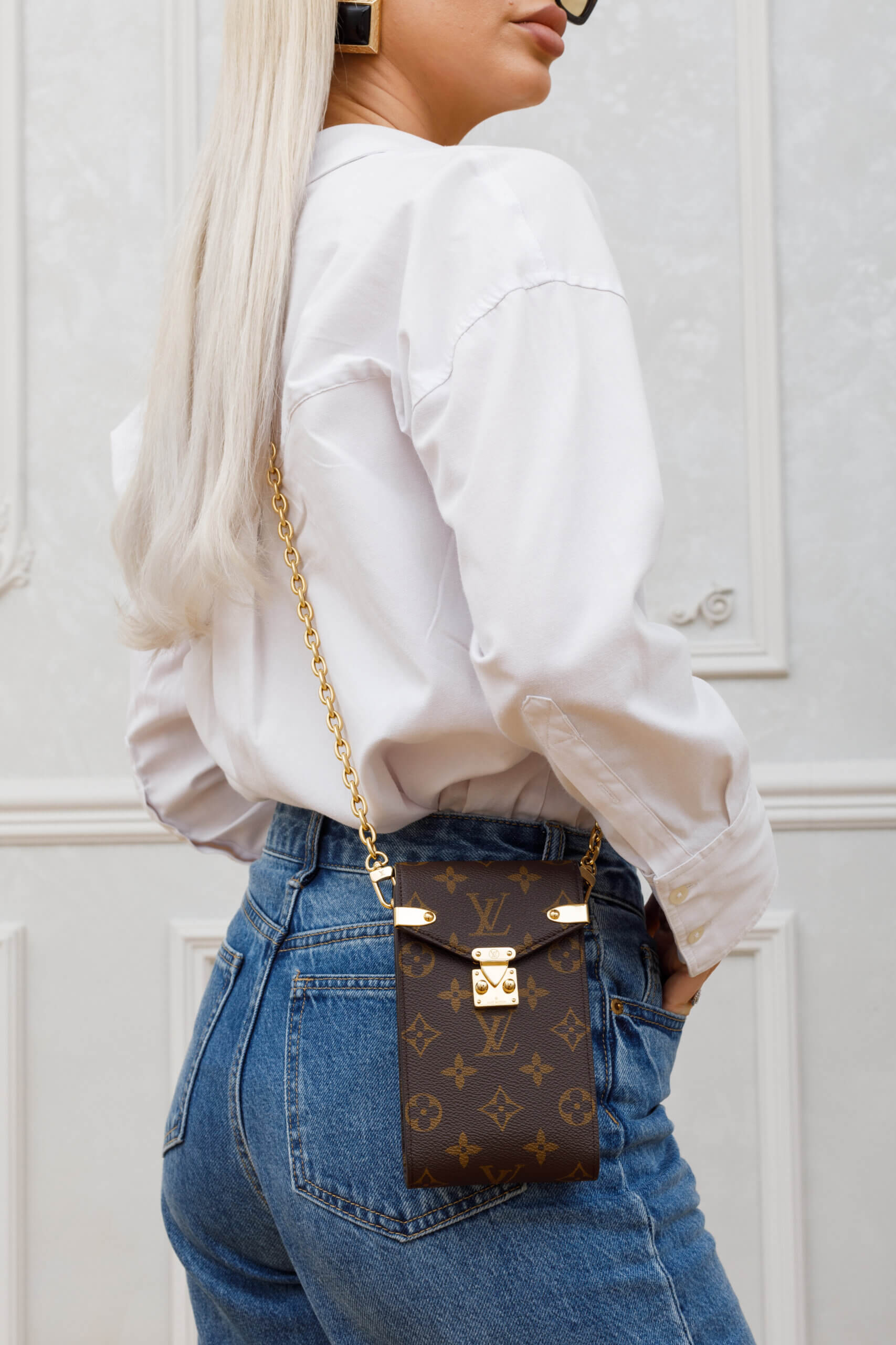 <span style="font-size: 10px; color: rgb(101, 101, 101);letter-spacing: .15em;">HARD TO FIND</span><br><strong> LOUIS VUITTON </strong><br><div style="margin-top:10px;font-size:16px;">Monogram Phone Pouch Metis Monogram Canvas M13572</div><br> - Image 3