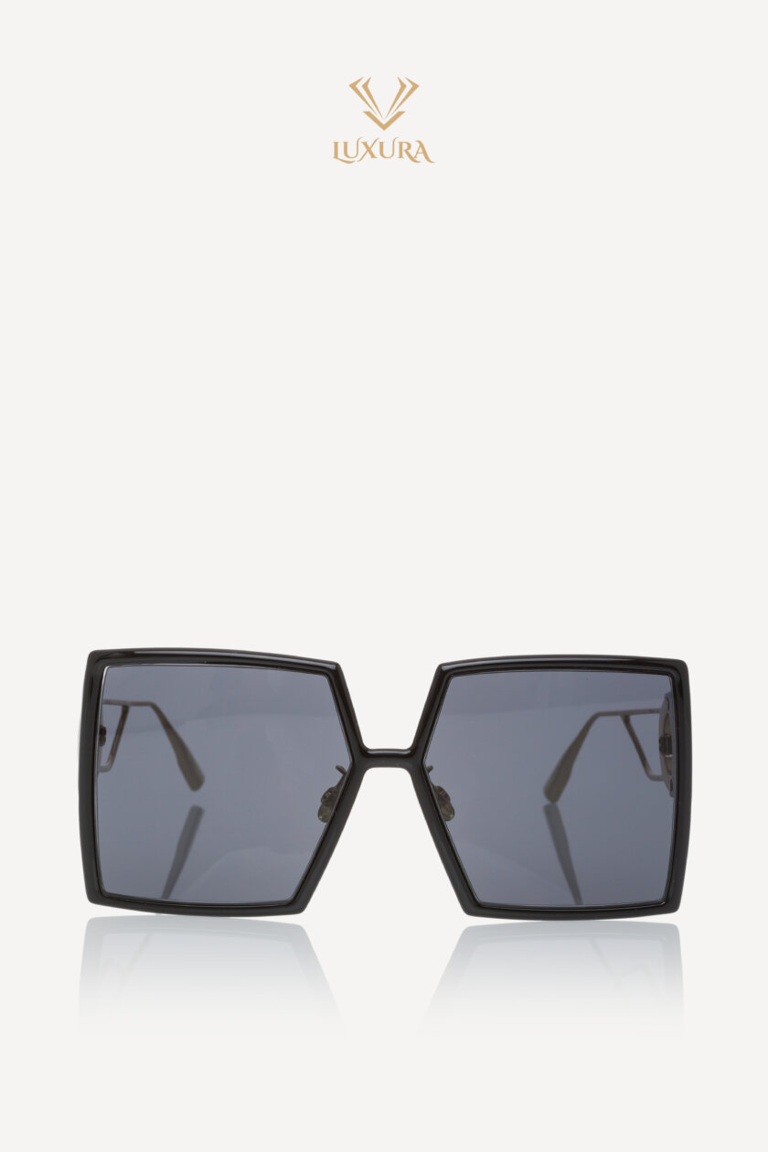<span style="font-size: 10px; color: rgb(101, 101, 101);letter-spacing: .15em;">BEST DEAL </span><br><strong> DIOR</strong><br><div style="margin-top:10px; font-size:16px;">30 Montaigne SU Oversized Square Sunglasses Black</div><br> - Image 4