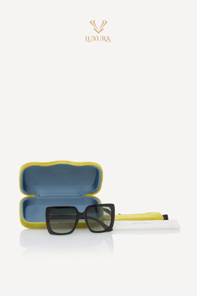<span style="font-size: 10px; color: rgb(101, 101, 101);letter-spacing: .15em;">BEST DEAL</span><br><strong> GUCCI </strong><br><div style="margin-top:10px; font-size:16px;">Square Sunglasses Black Silver</div><br> - Image 2