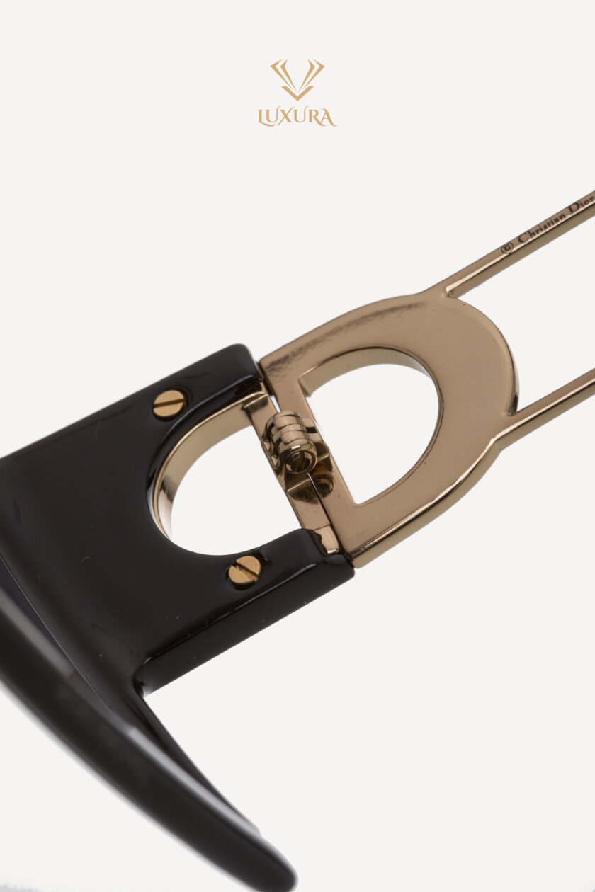 <span style="font-size: 10px; color: rgb(101, 101, 101);letter-spacing: .15em;">BEST DEAL </span><br><strong> DIOR</strong><br><div style="margin-top:10px; font-size:16px;">30 Montaigne SU Oversized Square Sunglasses Black</div><br> - Image 9