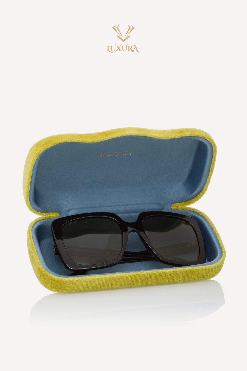 <span style="font-size: 10px; color: rgb(101, 101, 101);letter-spacing: .15em;">BEST DEAL</span><br><strong> GUCCI </strong><br><div style="margin-top:10px; font-size:16px;">Square Sunglasses Black Silver</div><br> - Image 4