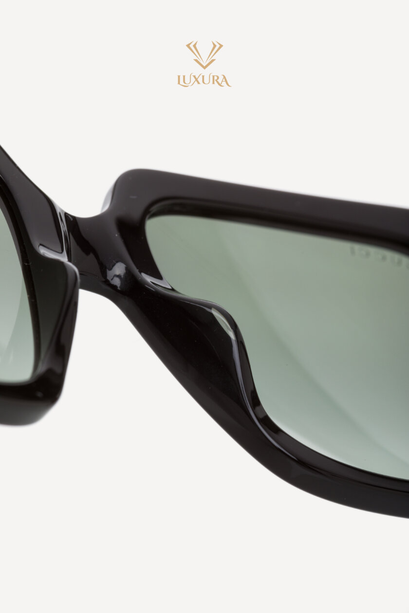 <span style="font-size: 10px; color: rgb(101, 101, 101);letter-spacing: .15em;">BEST DEAL</span><br><strong> GUCCI </strong><br><div style="margin-top:10px; font-size:16px;">Square Sunglasses Black Silver</div><br> - Image 10
