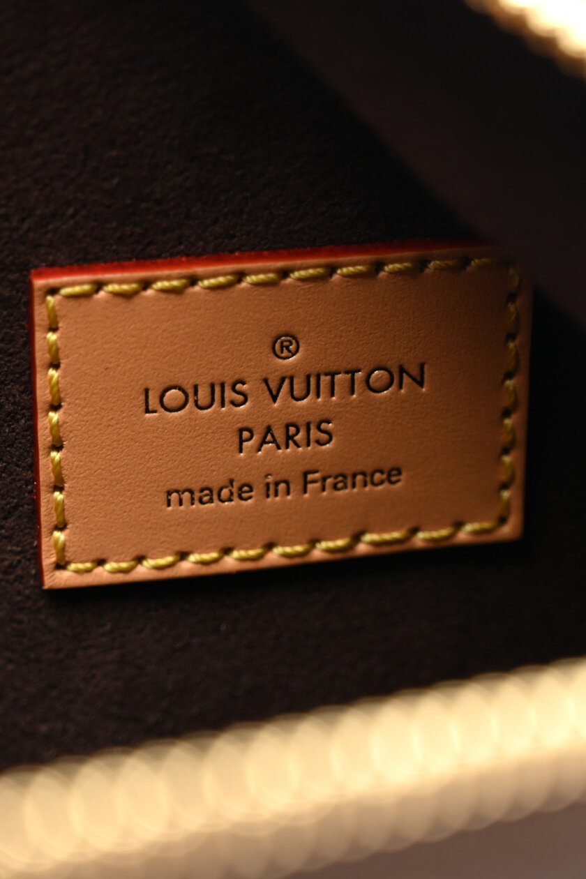 <span style="font-size: 10px; color: rgb(101, 101, 101);letter-spacing: .15em;">HARD TO FIND</span><br><strong> LOUIS VUITTON </strong><br><div style="margin-top:10px; font-size:16px;">Monogram Side Trunk MM M46358</div></br> - Image 6