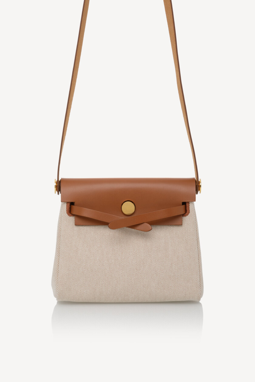 <span style="font-size: 10px; color: rgb(101, 101, 101);letter-spacing: .15em;">NEW COLLECTION</span><br><strong>HERMES </strong><br><div style="margin-top:10px; font-size:16px;">Herbag Military Toile Vache Hunter Zip Retourne 20 Ecru Beige Fauve </div></br> - Image 8
