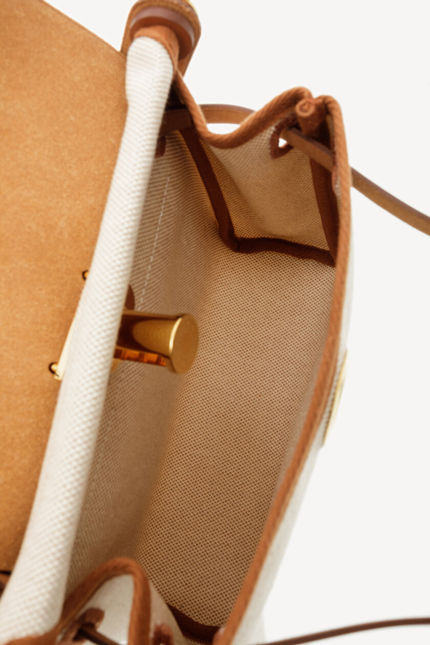 <span style="font-size: 10px; color: rgb(101, 101, 101);letter-spacing: .15em;">NEW COLLECTION</span><br><strong>HERMES </strong><br><div style="margin-top:10px; font-size:16px;">Herbag Military Toile Vache Hunter Zip Retourne 20 Ecru Beige Fauve </div></br> - Image 18
