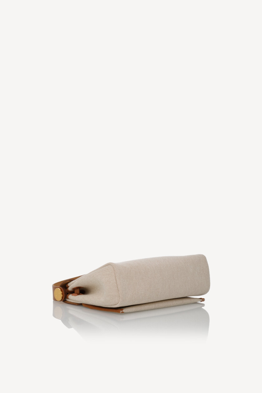 <span style="font-size: 10px; color: rgb(101, 101, 101);letter-spacing: .15em;">NEW COLLECTION</span><br><strong>HERMES </strong><br><div style="margin-top:10px; font-size:16px;">Herbag Military Toile Vache Hunter Zip Retourne 20 Ecru Beige Fauve </div></br> - Image 19