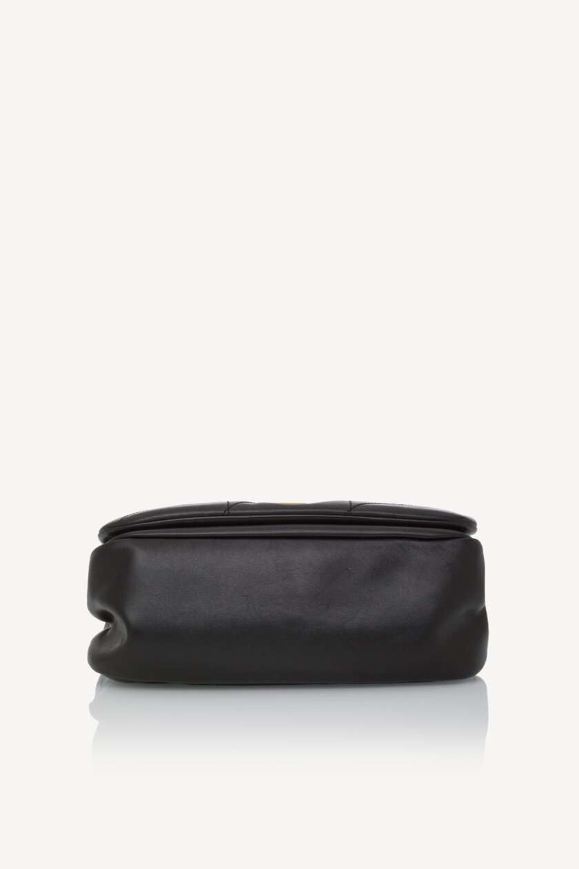 <span style="font-size: 10px; color: rgb(101, 101, 101);letter-spacing: .15em;">HARD TO FIND</span><br><strong> SAINT LAURENT </strong><br><div style="margin-top:10px; font-size:16px;">Lambskin Matelasse Monogram Small Jamie 4.3 Black</div><br> - Image 18