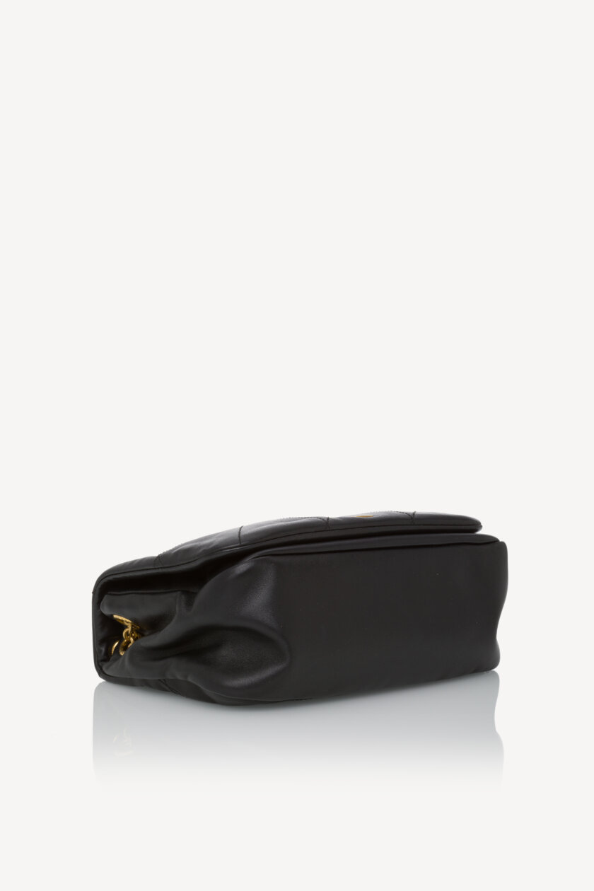 <span style="font-size: 10px; color: rgb(101, 101, 101);letter-spacing: .15em;">HARD TO FIND</span><br><strong> SAINT LAURENT </strong><br><div style="margin-top:10px; font-size:16px;">Lambskin Matelasse Monogram Small Jamie 4.3 Black</div><br> - Image 17