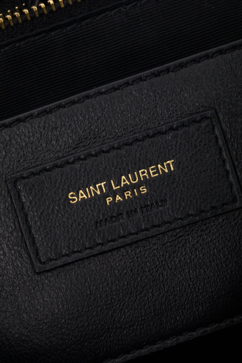 <span style="font-size: 10px; color: rgb(101, 101, 101);letter-spacing: .15em;">HARD TO FIND</span><br><strong> SAINT LAURENT </strong><br><div style="margin-top:10px; font-size:16px;">Lambskin Matelasse Monogram Small Jamie 4.3 Black</div><br> - Image 16