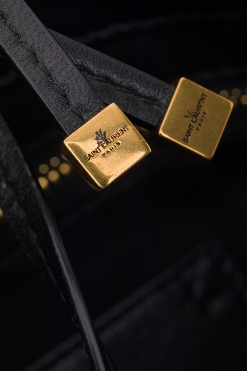 <span style="font-size: 10px; color: rgb(101, 101, 101);letter-spacing: .15em;">HARD TO FIND</span><br><strong> SAINT LAURENT </strong><br><div style="margin-top:10px; font-size:16px;">Lambskin Matelasse Monogram Small Jamie 4.3 Black</div><br> - Image 14