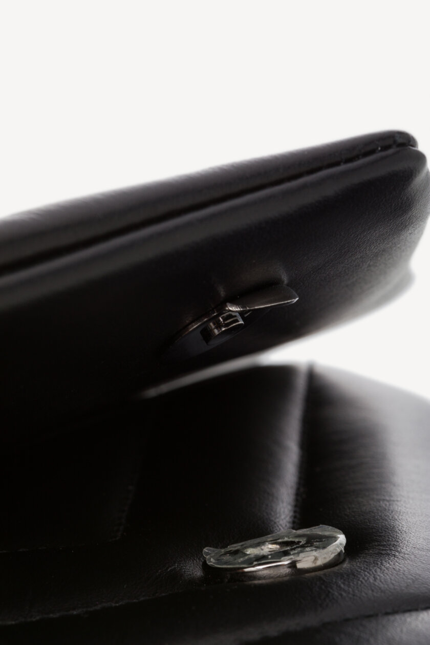 Genti | SAINT LAURENT Calfskin Y Quilted Monogram Monochrome Loulou Small Crossbody Bag Black