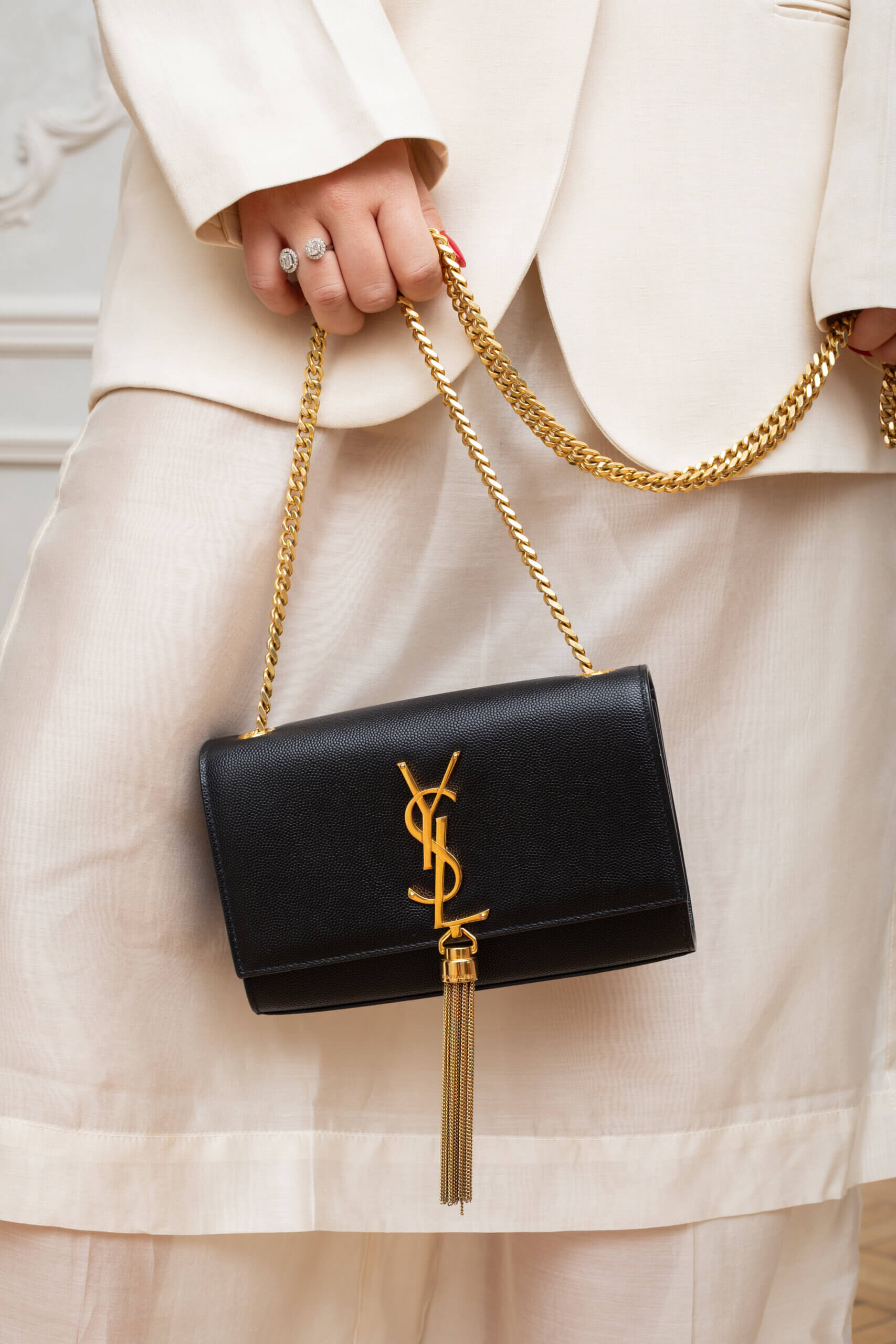 <span style="font-size: 10px; color: rgb(101, 101, 101);letter-spacing: .15em;">HARD TO FIND</span><br><strong> SAINT LAURENT </strong><br><div style="margin-top:10px; font-size:16px;">Small Kate Tassel Croc Embossed Shoulder Bag</div><br> - Image 4