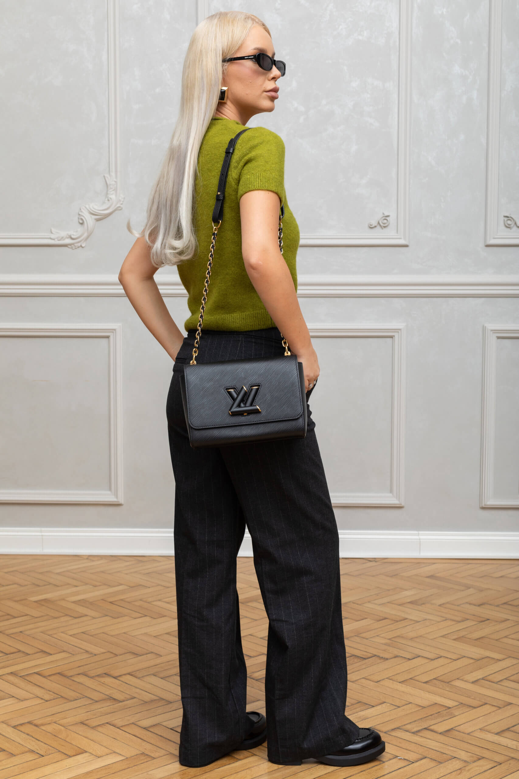 <span style="font-size: 10px; color: rgb(101, 101, 101);letter-spacing: .15em;">HARD TO FIND</span><br><strong> LOUIS VUITTON </strong><br><div style="margin-top:10px; font-size:16px;">Epi Twist Braided Strap Shoulder Bag MM Black M21117</div><br> - Image 3