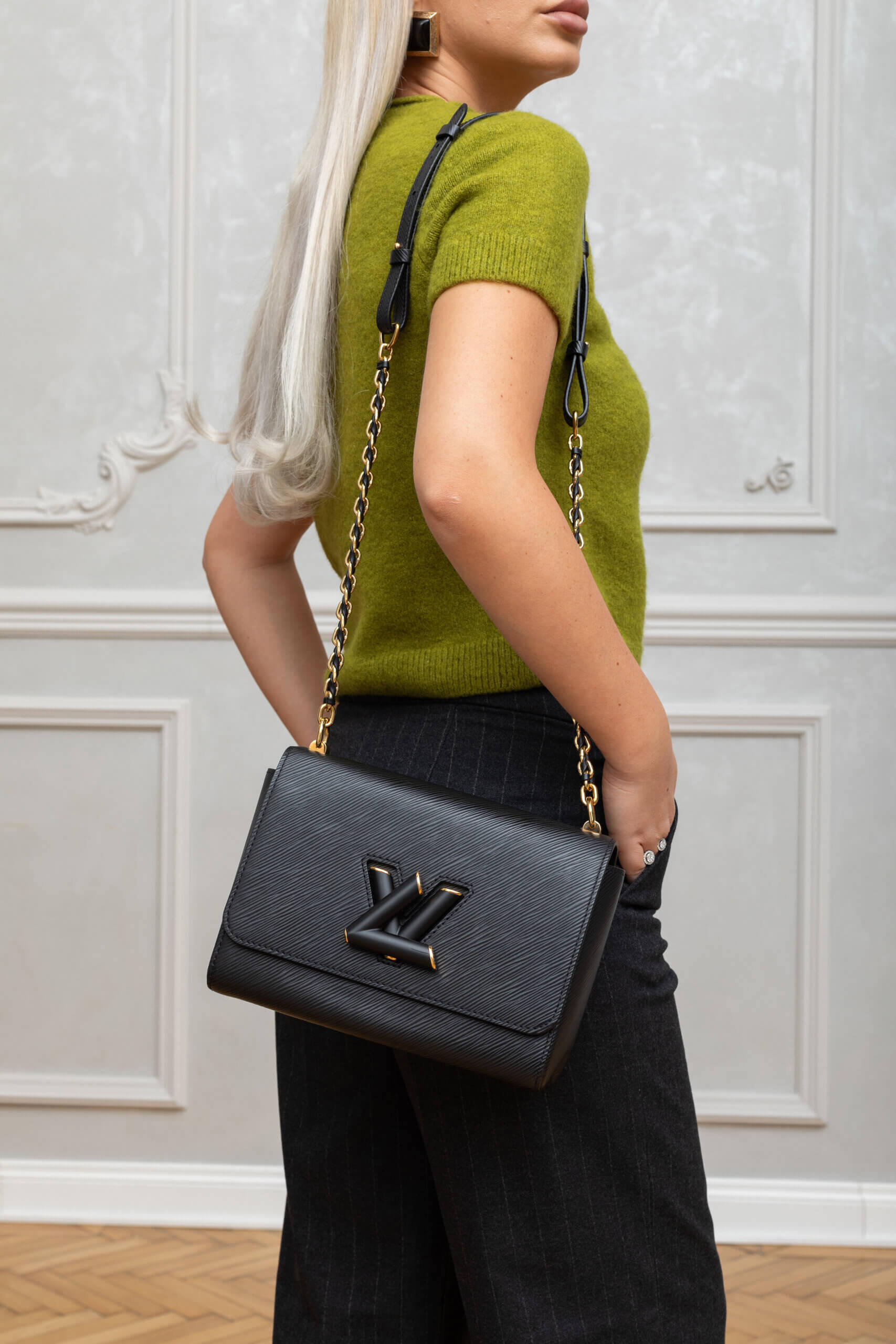 <span style="font-size: 10px; color: rgb(101, 101, 101);letter-spacing: .15em;">HARD TO FIND</span><br><strong> LOUIS VUITTON </strong><br><div style="margin-top:10px; font-size:16px;">Epi Twist Braided Strap Shoulder Bag MM Black M21117</div><br> - Image 5