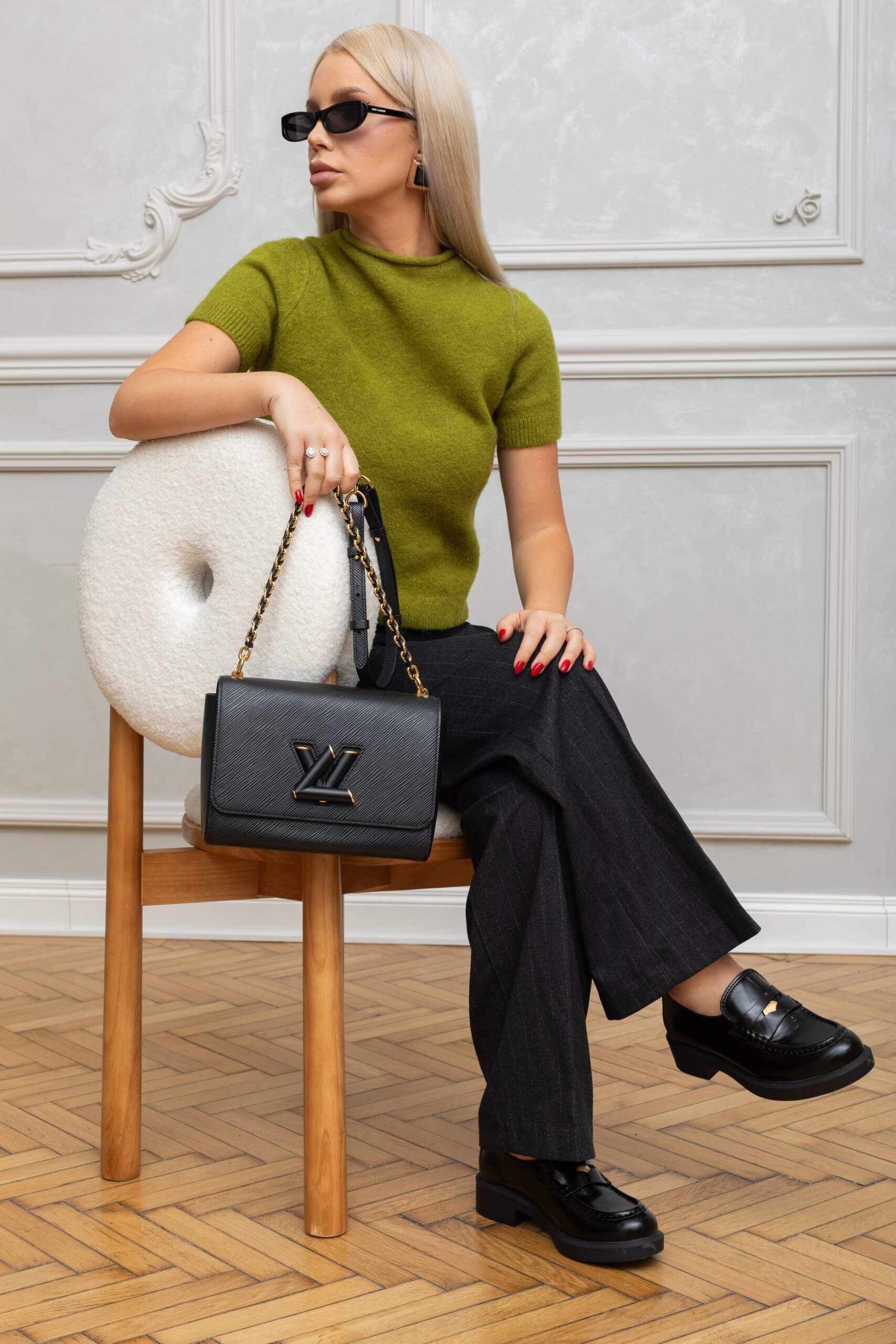 <span style="font-size: 10px; color: rgb(101, 101, 101);letter-spacing: .15em;">HARD TO FIND</span><br><strong> LOUIS VUITTON </strong><br><div style="margin-top:10px; font-size:16px;">Epi Twist Braided Strap Shoulder Bag MM Black M21117</div><br> - Image 7