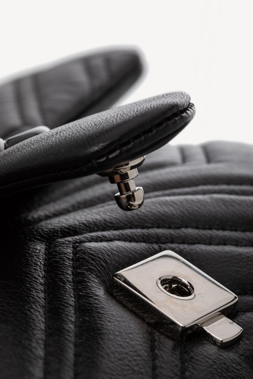 <span style="font-size: 10px; color: rgb(101, 101, 101);letter-spacing: .15em;">NEW COLLECTION</span><br><strong> GUCCI </strong><br><div style="margin-top:10px; font-size:16px;">GG Marmont Large Shoulder Bag Black Leather</div><br> - Image 18