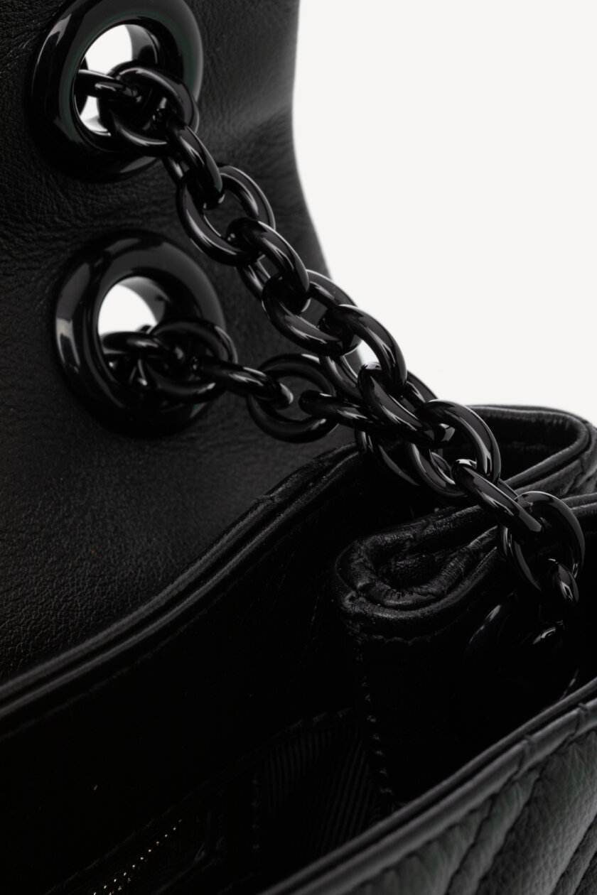 <span style="font-size: 10px; color: rgb(101, 101, 101);letter-spacing: .15em;">NEW COLLECTION</span><br><strong> GUCCI </strong><br><div style="margin-top:10px; font-size:16px;">GG Marmont Large Shoulder Bag Black Leather</div><br> - Image 17