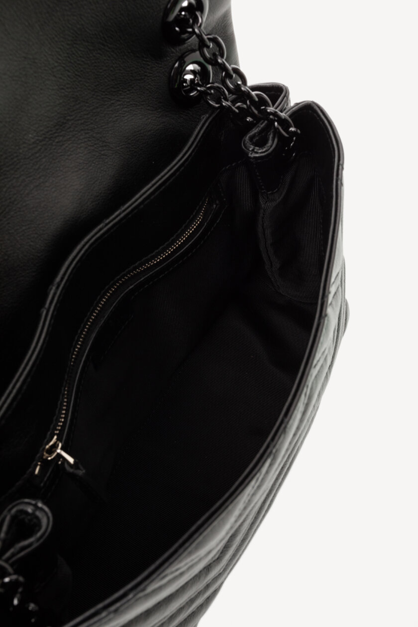 <span style="font-size: 10px; color: rgb(101, 101, 101);letter-spacing: .15em;">NEW COLLECTION</span><br><strong> GUCCI </strong><br><div style="margin-top:10px; font-size:16px;">GG Marmont Large Shoulder Bag Black Leather</div><br> - Image 12