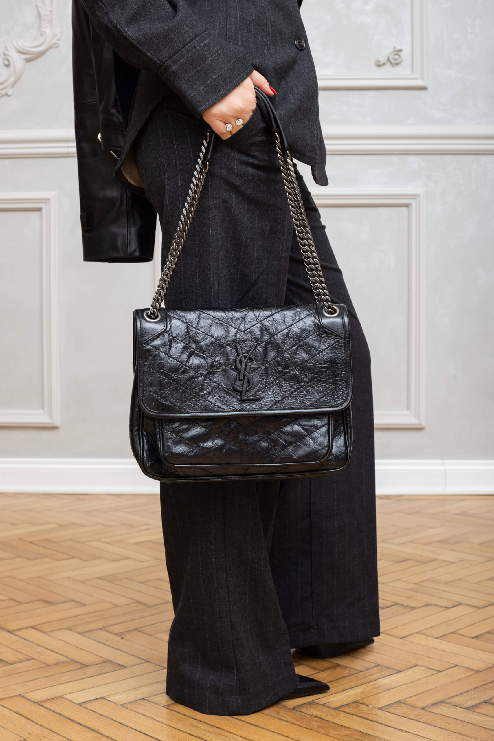 Genti | SAINT LAURENT Crinkled Calfskin Matelasse Monogram Medium Niki Chain Satchel Black