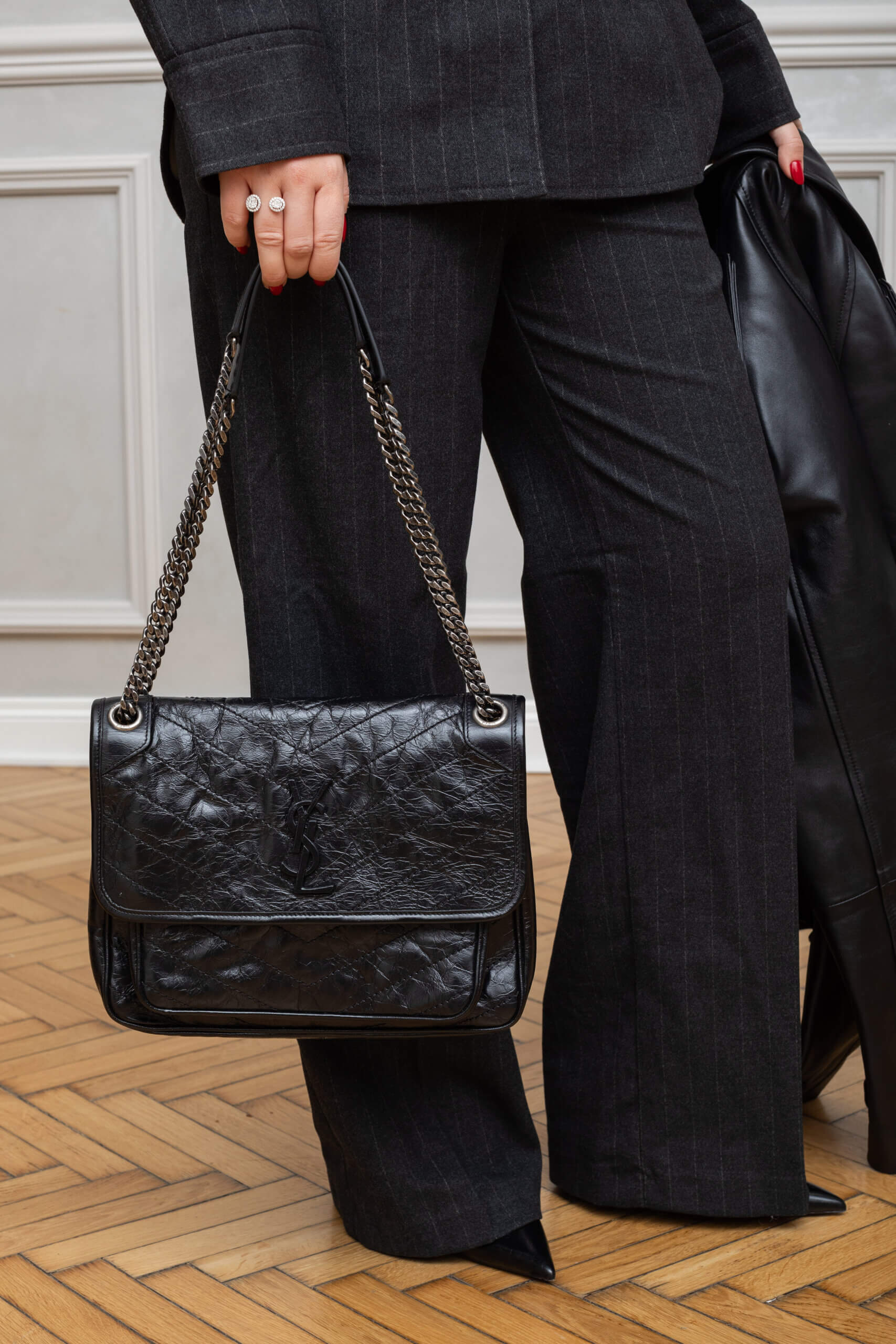 Genti | SAINT LAURENT Crinkled Calfskin Matelasse Monogram Medium Niki Chain Satchel Black