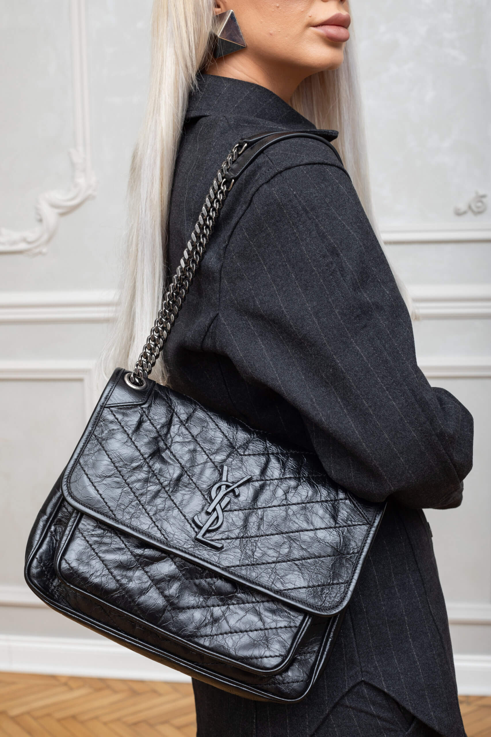 Genti | SAINT LAURENT Crinkled Calfskin Matelasse Monogram Medium Niki Chain Satchel Black