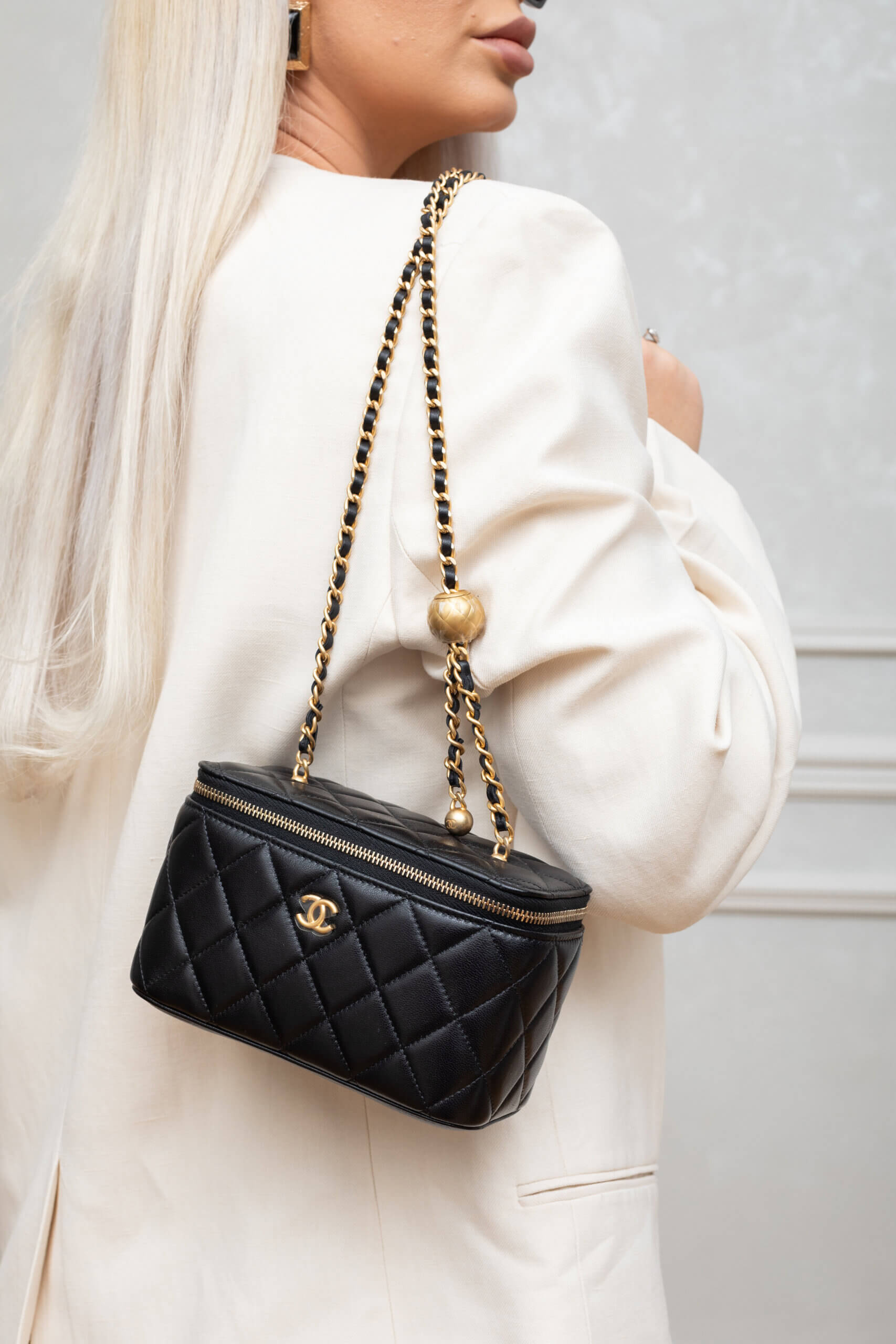 Genti | CHANEL Lambskin Quilted Small Vanity Case With Chain Black