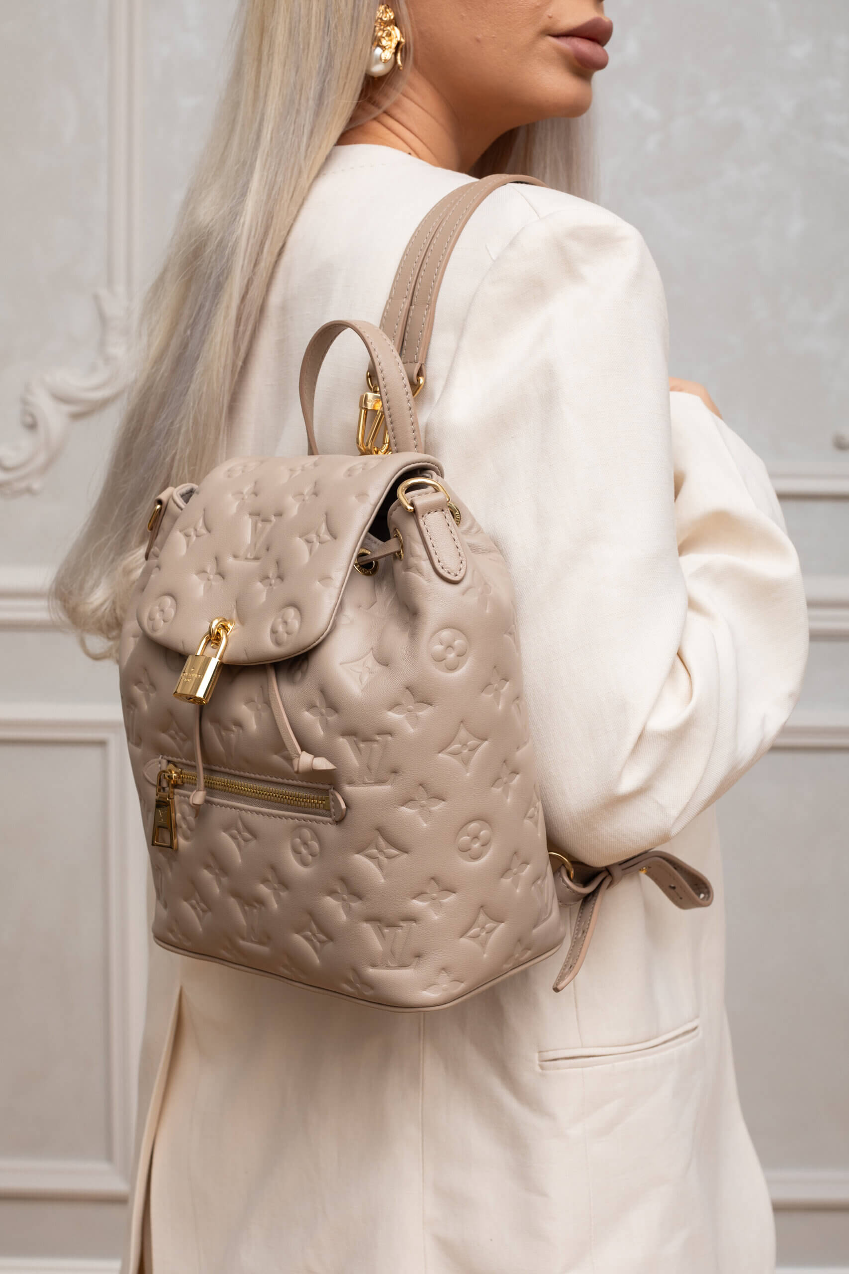 Genti | LOUIS VUITTON Coussin Backpack PM Galet M13358