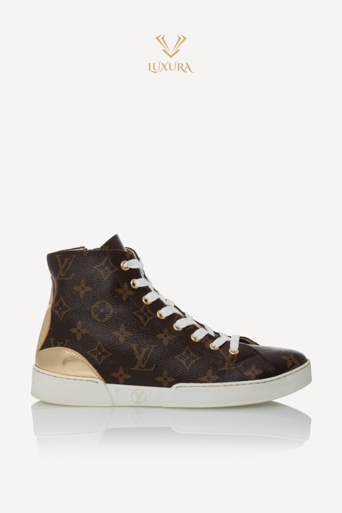 <span style="font-size: 10px; color: rgb(101, 101, 101);letter-spacing: .15em;">BEST DEAL</span><br><strong> LOUIS VUITTON </strong><br><div style="margin-top:10px; font-size:16px;"> Patent Monogram Stellar Sneaker Boots Gold 37.5 </div><br>