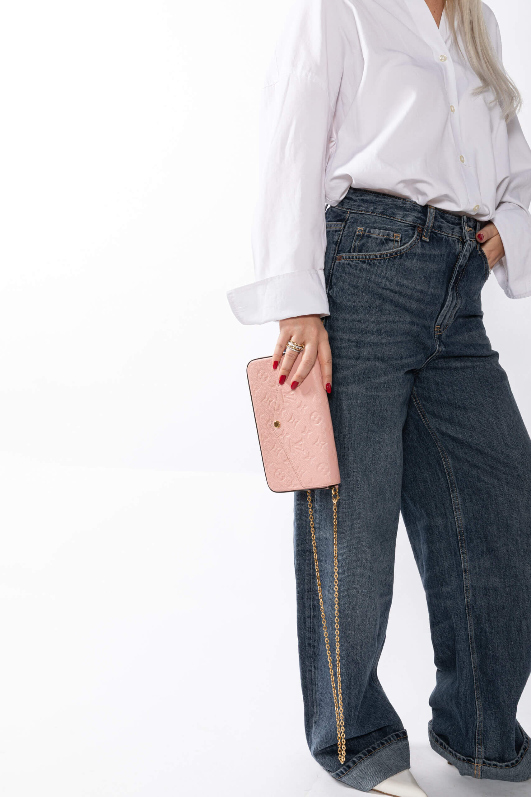 <span style="font-size: 10px; color: rgb(101, 101, 101);letter-spacing: .15em;">HARD TO FIND</span><br><strong> LOUIS VUITTON </strong><br><div style="margin-top:10px; font-size:16px;"> Felicie Pochete Monogram Empreinte Leather Rose Poudre M82608 </div><br> - Image 8