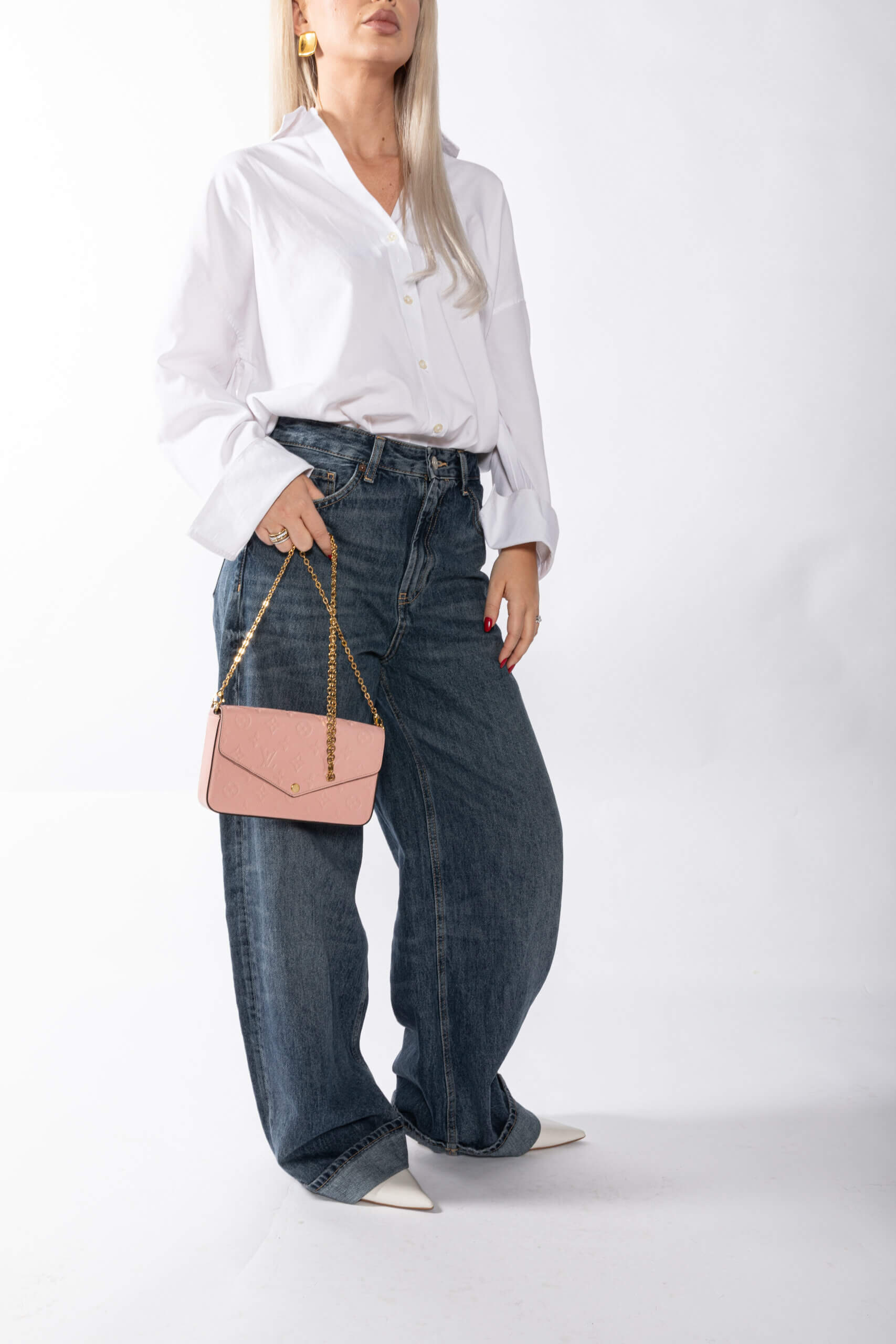 <span style="font-size: 10px; color: rgb(101, 101, 101);letter-spacing: .15em;">HARD TO FIND</span><br><strong> LOUIS VUITTON </strong><br><div style="margin-top:10px; font-size:16px;"> Felicie Pochete Monogram Empreinte Leather Rose Poudre M82608 </div><br> - Image 9