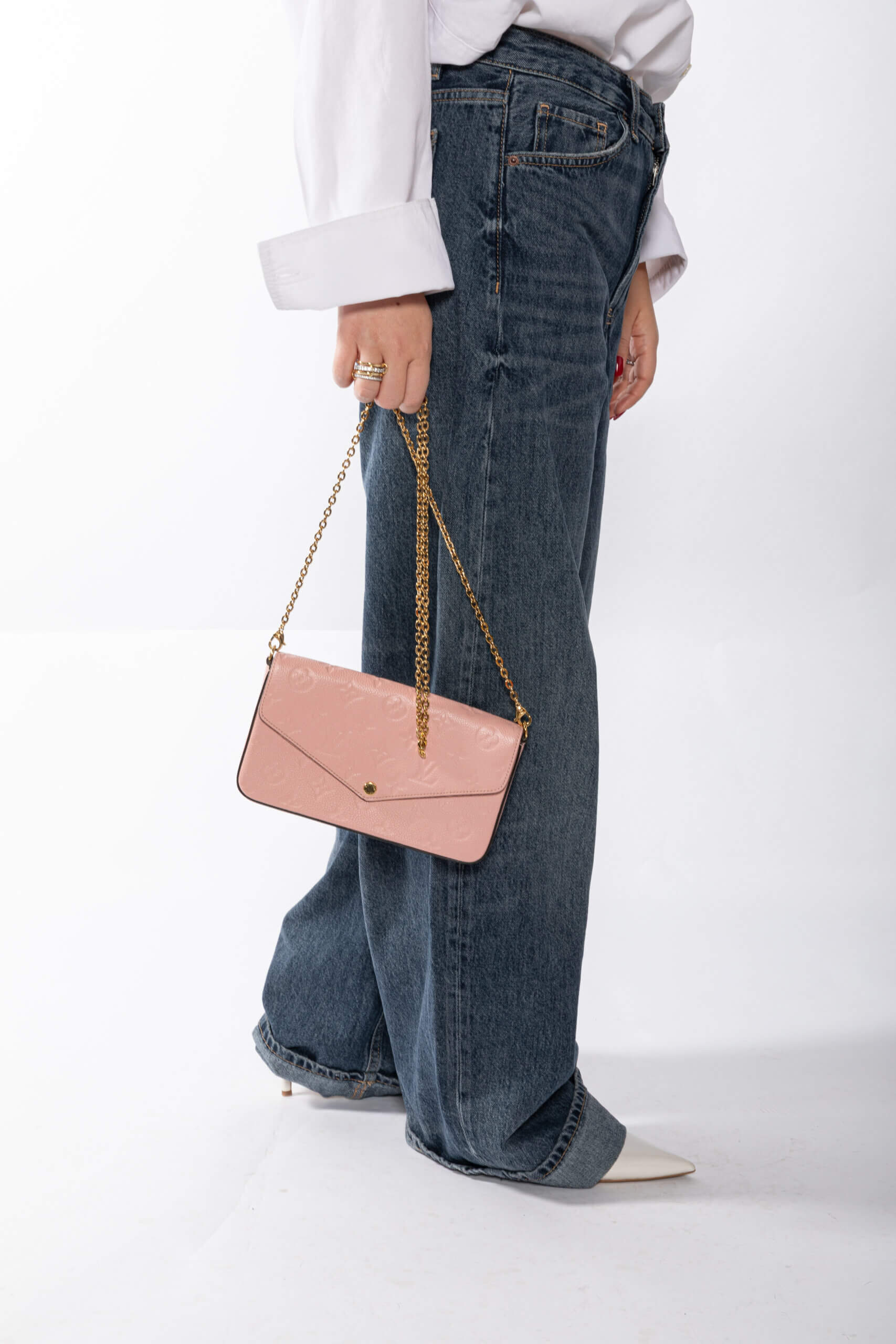 <span style="font-size: 10px; color: rgb(101, 101, 101);letter-spacing: .15em;">HARD TO FIND</span><br><strong> LOUIS VUITTON </strong><br><div style="margin-top:10px; font-size:16px;"> Felicie Pochete Monogram Empreinte Leather Rose Poudre M82608 </div><br> - Image 11