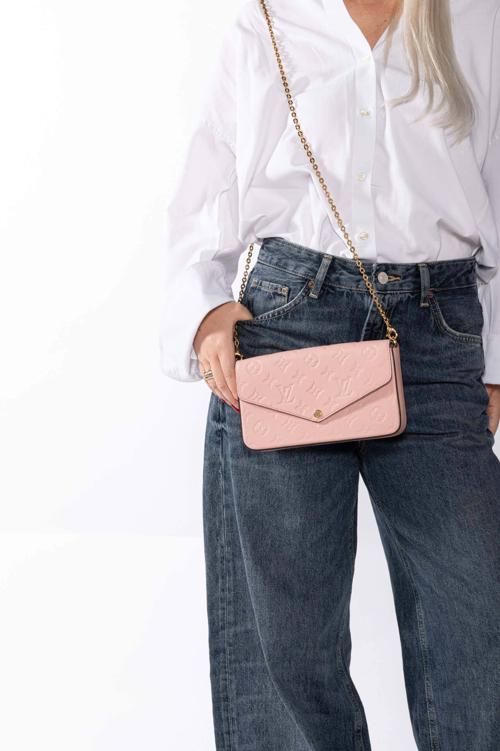 <span style="font-size: 10px; color: rgb(101, 101, 101);letter-spacing: .15em;">HARD TO FIND</span><br><strong> LOUIS VUITTON </strong><br><div style="margin-top:10px; font-size:16px;"> Felicie Pochete Monogram Empreinte Leather Rose Poudre M82608 </div><br> - Image 7