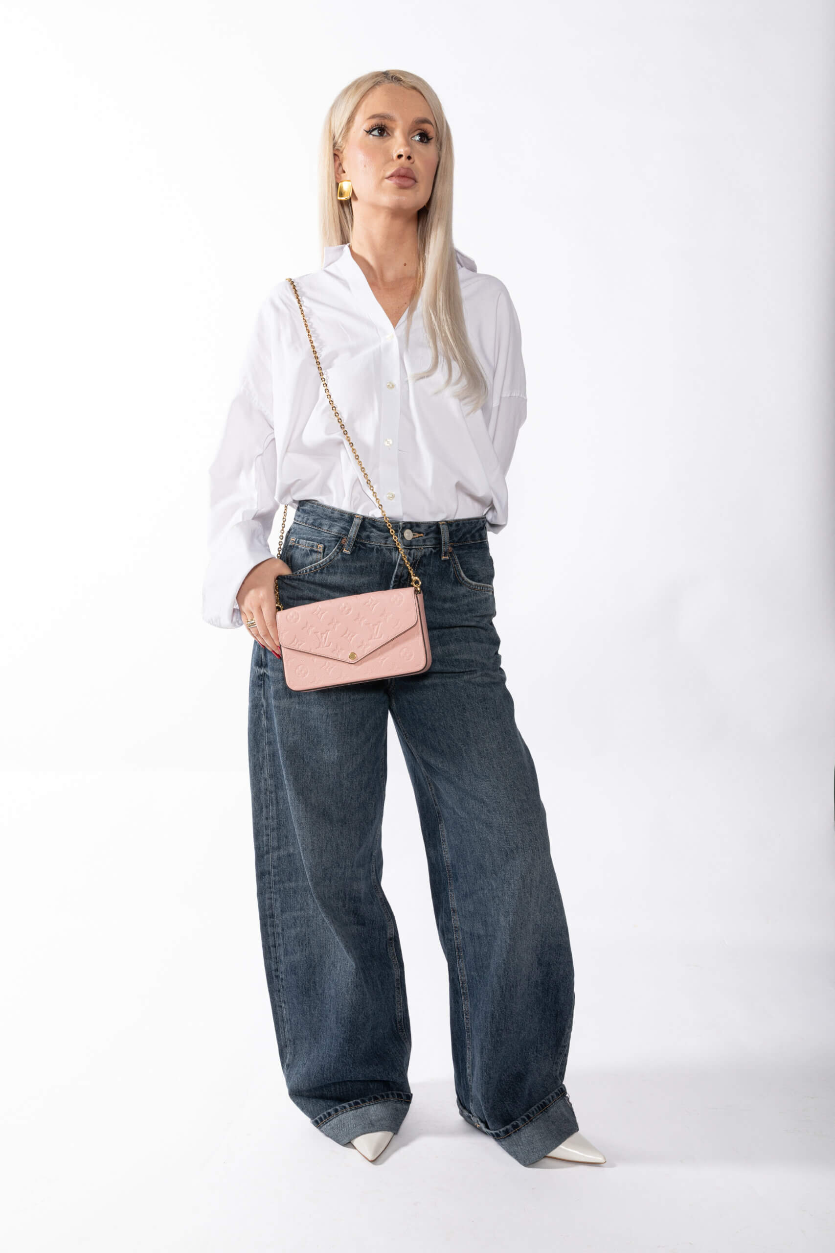 <span style="font-size: 10px; color: rgb(101, 101, 101);letter-spacing: .15em;">HARD TO FIND</span><br><strong> LOUIS VUITTON </strong><br><div style="margin-top:10px; font-size:16px;"> Felicie Pochete Monogram Empreinte Leather Rose Poudre M82608 </div><br> - Image 4