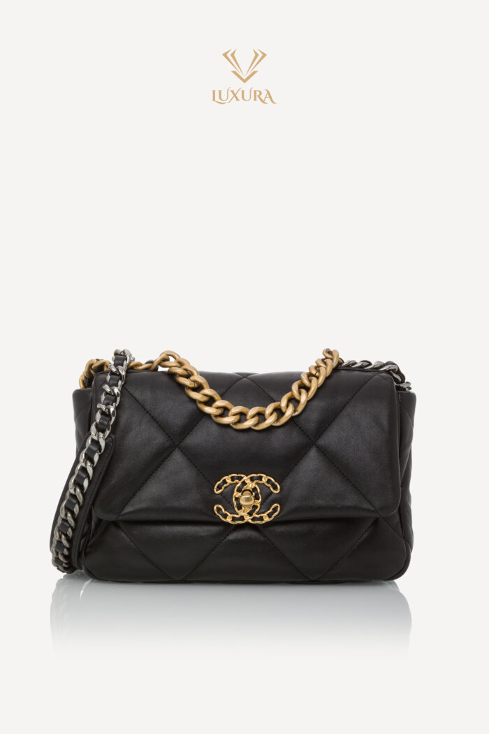 <span style="font-size: 10px; color: rgb(101, 101, 101);letter-spacing: .15em;">HARD TO FIND</span><br><strong> CHANEL </strong><br><div style="margin-top:10px;font-size:16px;">19 Shinny Lambskin Gold-Tone & Silver-Tone Ruthenium Finish Metal</div><br>